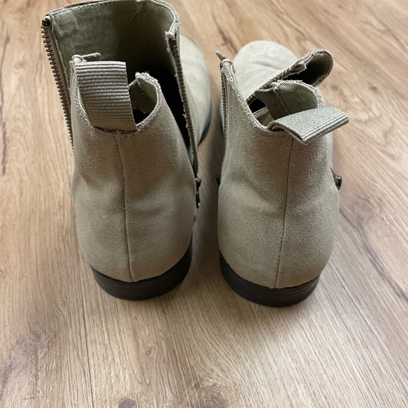 Mens Tan Chelsea Boots - Picture 2 of 5